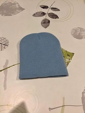 Bonnet enfant bleu ciel taille unique soit 6/10 ans environ