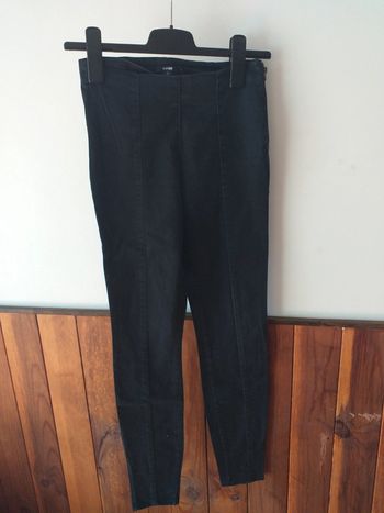 Pantalon noir fermeture sur le côté