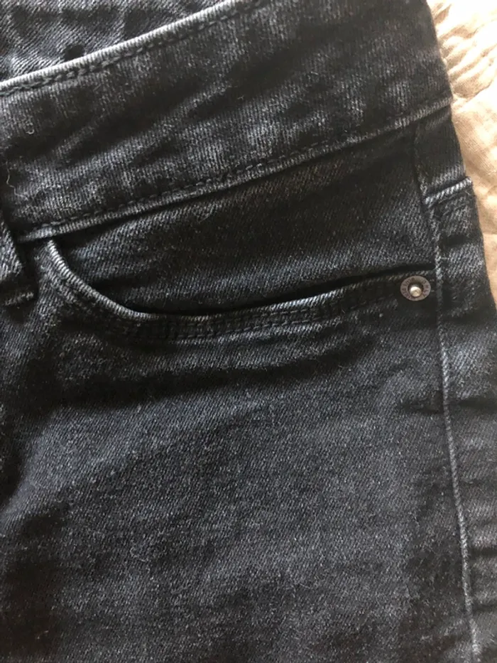 Short en jean noir en taille XS - photo numéro 3