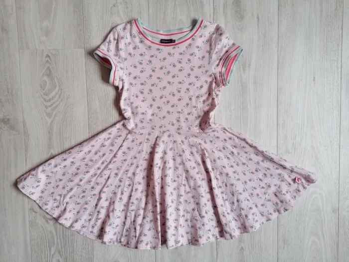 Robe Sergent Major 
Thème la fête des lanternes 
Taille 10 ans
Très bon état