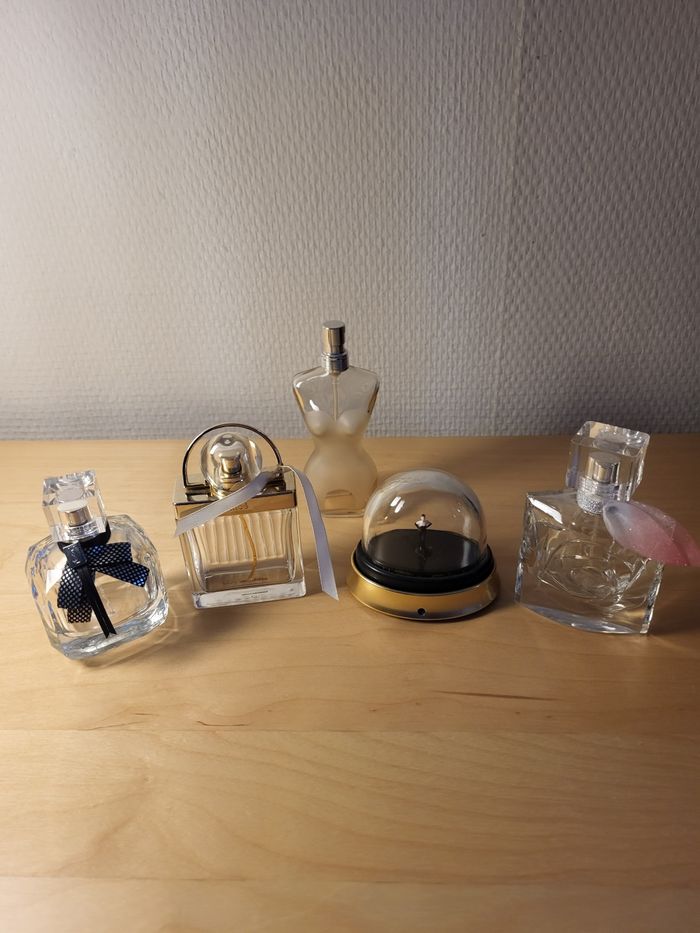 Lot de flacons de parfum vides divers