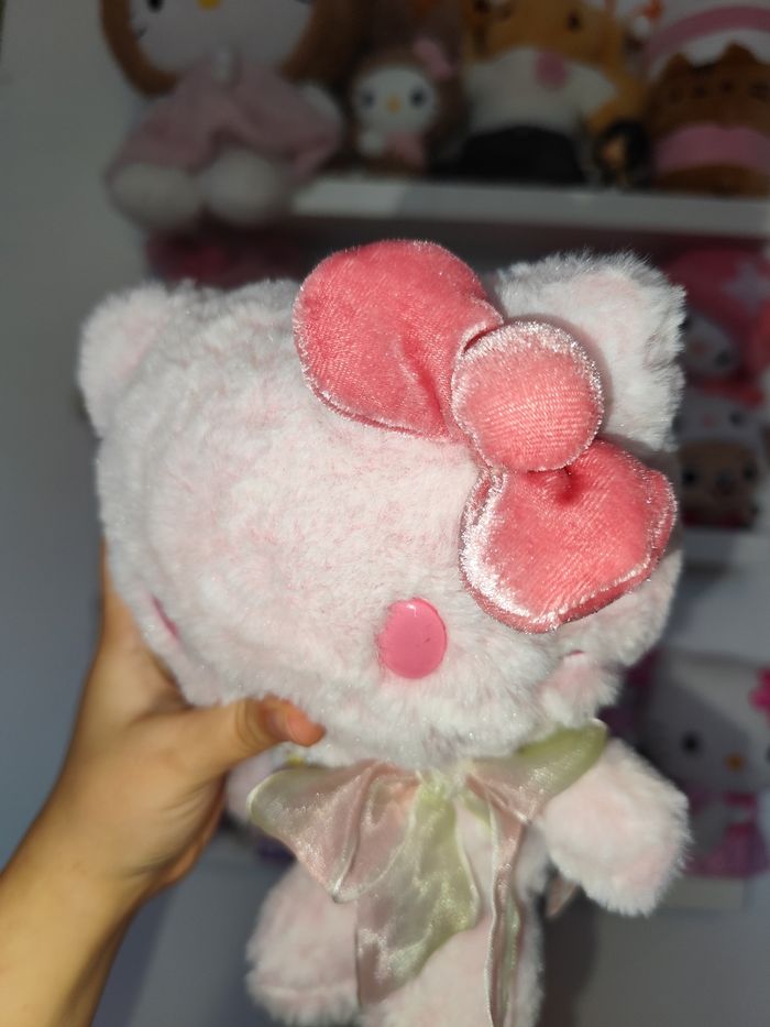 peluche doudou hello kitty sanrio 2019 rose fluffy fleur de cerisier Sakura cute coquette kawaii - photo numéro 2