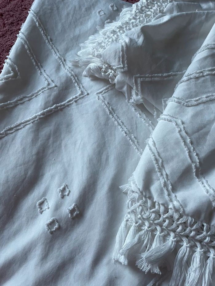 parure de lit blanche avec surpiqûres et franges - photo numéro 2
