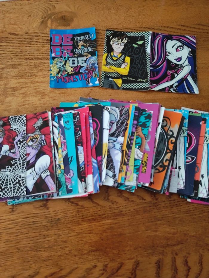 80 Cartes panini Monster high