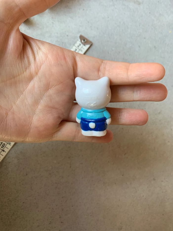 Jouet miniature figurine hello kitty garçon lunette 2009 - photo numéro 3