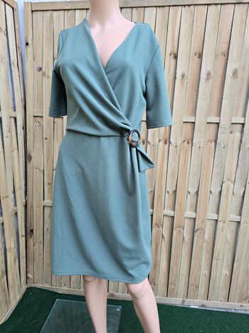 Robe chic vert amande 🍒Vero moda🍒taille 38 peut convenir aussi à un 40