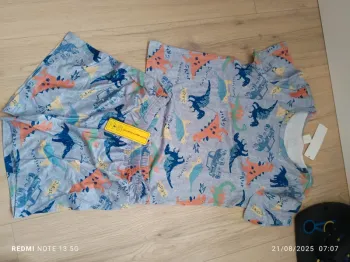 Magnifique pyjama dinosaure gris taille 8 ans neuf