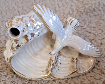 🪆 Petite statuette en biscuit polychrome - goéland et vague