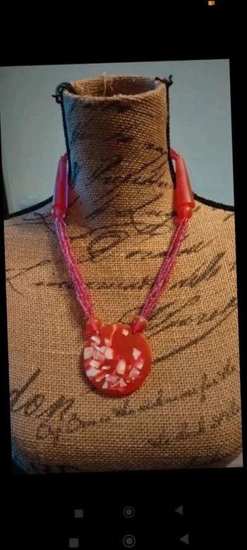 Collier  pendentif  rose femme perles fantaisie : accessoire élégant  et tendance