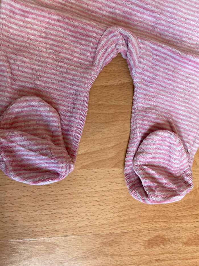 Beau pyjama/grenouillère Vertbaudet à rayures T. 1 mois/54 cm fille TBE - photo numéro 7