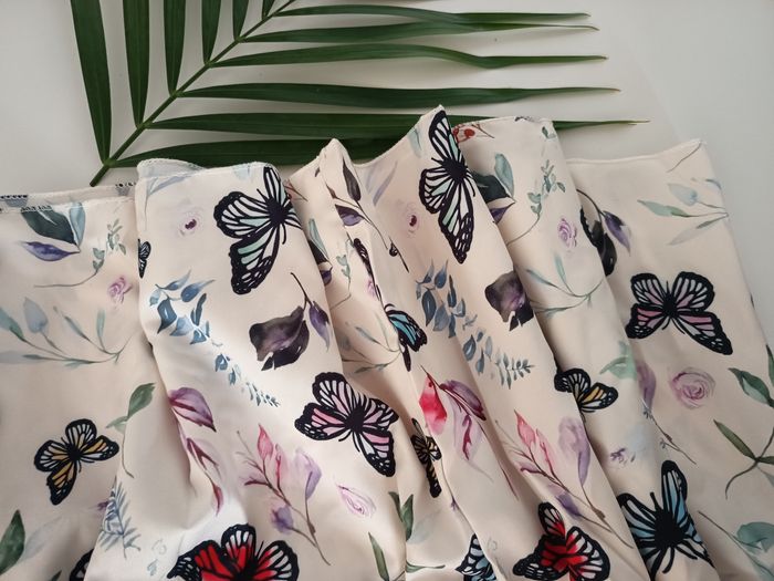 Robe d'été papillon 🦋 neuve 11 12 ans - photo numéro 3