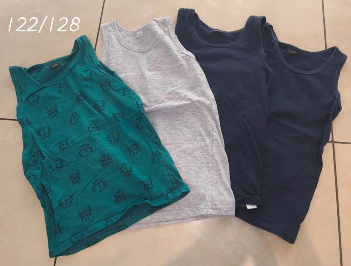 Lot 4 débardeurs 122/128