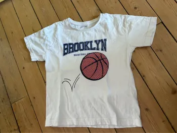 Tee shirt basket