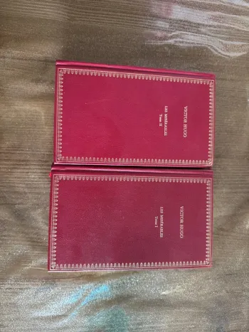 Livre tome 1 et 2 les Misérables