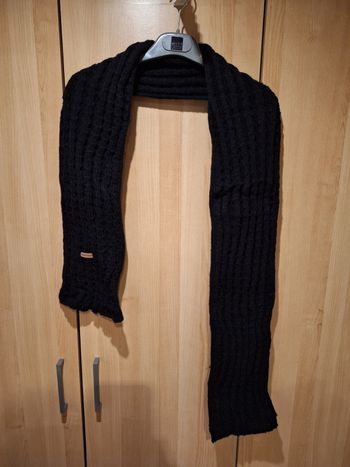 Écharpe noire grosses mailles