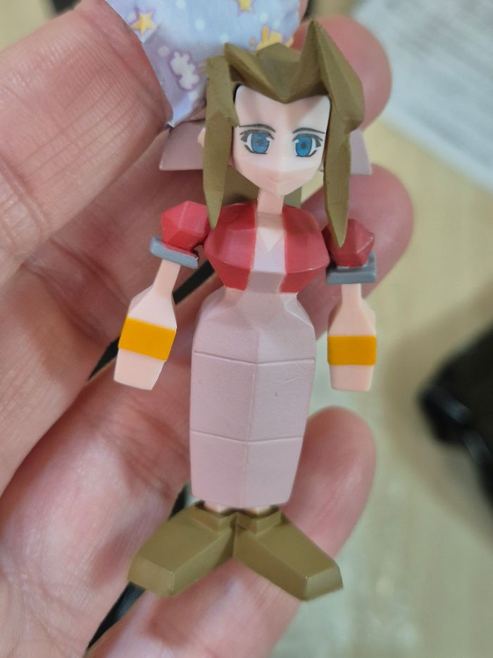 Figurine polygones Final Fantasy VII : Aerith Gainsborough - photo numéro 3