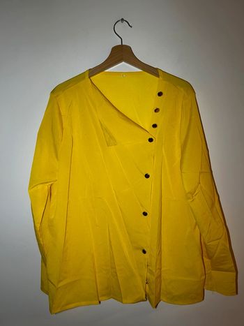 Haut jaune asymétrique à boutons - Taille XL
