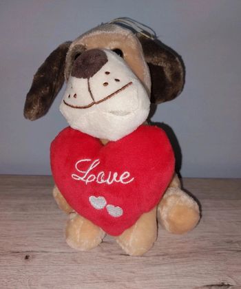 Peluche chien love