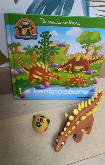 Livre et figurine kentrosaure altaya