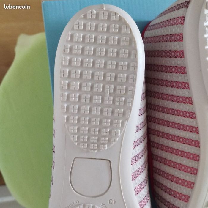 Chaussons femme Neuf Pointure 40 - photo numéro 7