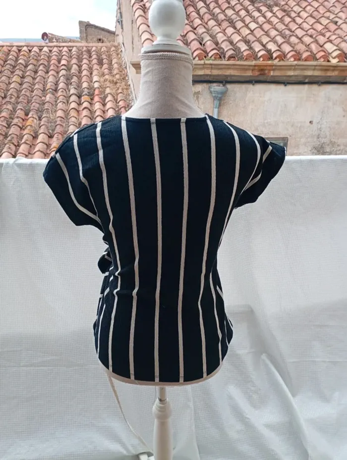Haut Camaïeu cache-cœur rayé noir et blanc taille M - photo numéro 2