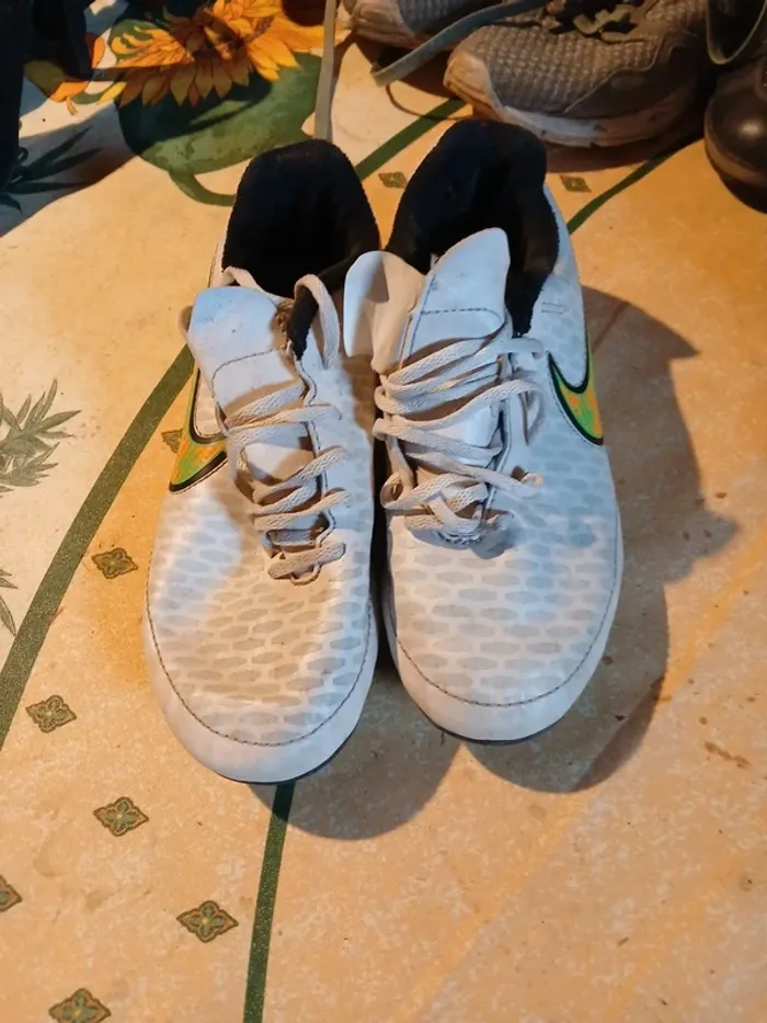 Chaussure  foot  enfant   nike t32