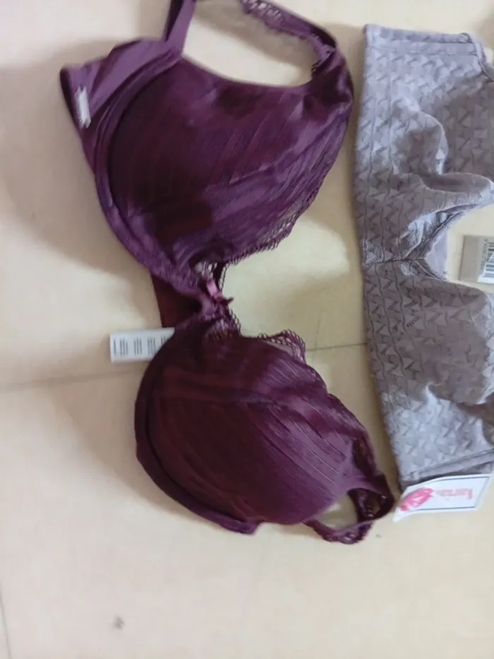 Lot de trois soutien gorge Taille 90C - photo numéro 2