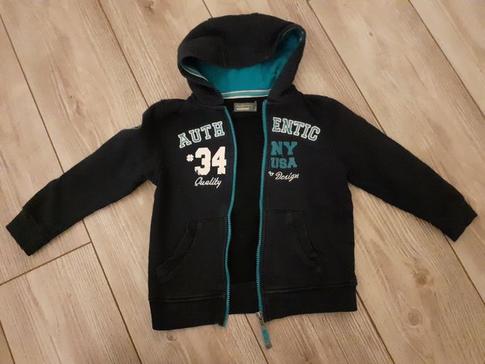 Gilet zippé à capuche