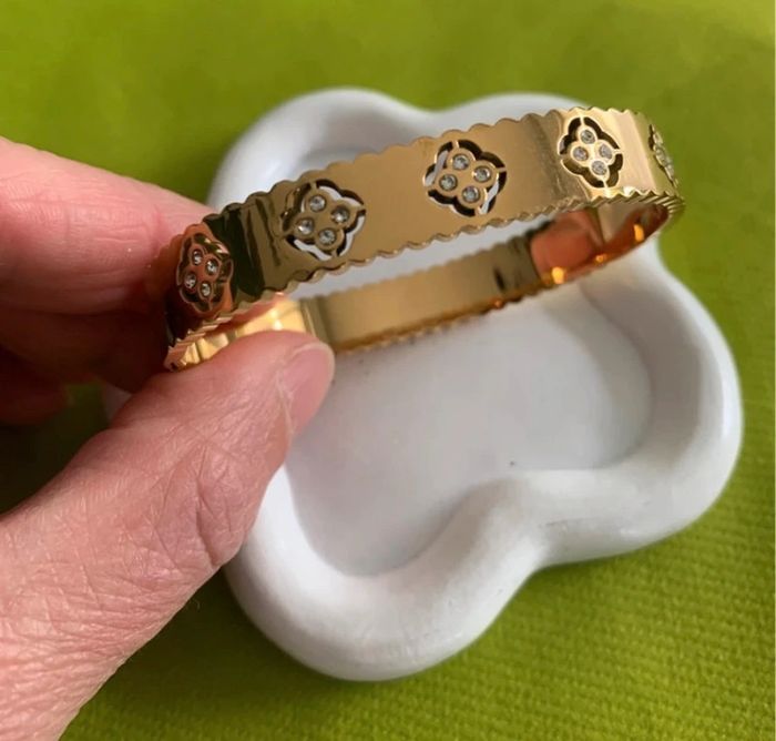 Bracelet jonc trèfle à quatre feuilles en acier inoxydable doré