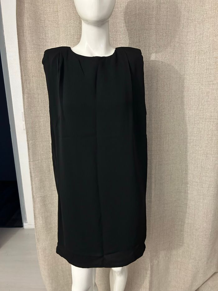 Robe avec épaulettes et dos nu - photo numéro 9