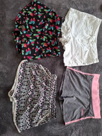 Lot de 4 shorts en très bon état
