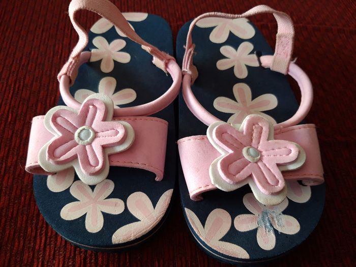 Sandales fille poiture 23 / 21-23 mois