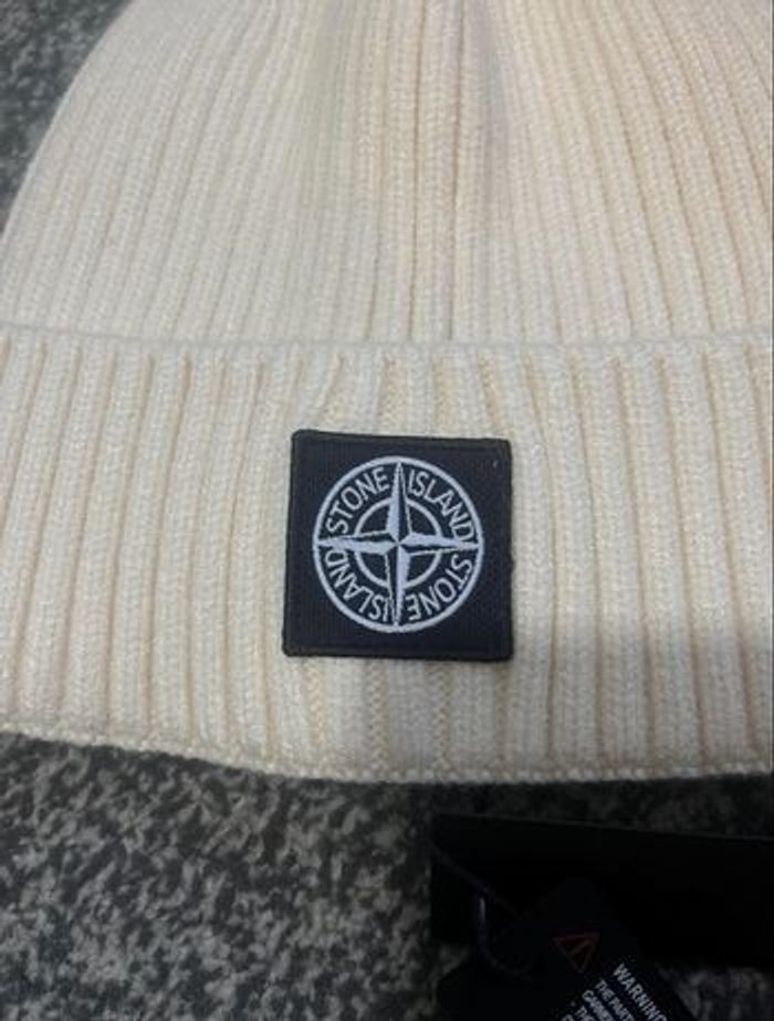 Bonnet stone island crème neuf - photo numéro 2