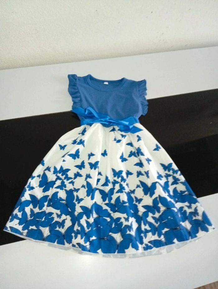 Jolie robe bleu roi