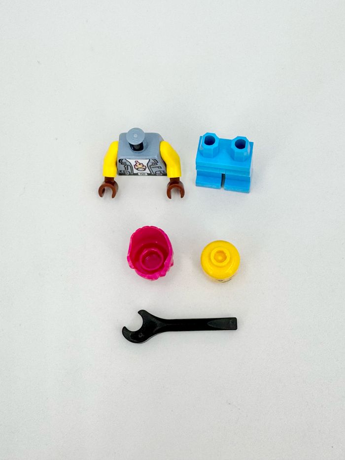 Lego Figurines City : La Mécanicienne (visage double expression) - NEUF - photo numéro 7