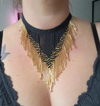 Collier raz de cou à frange