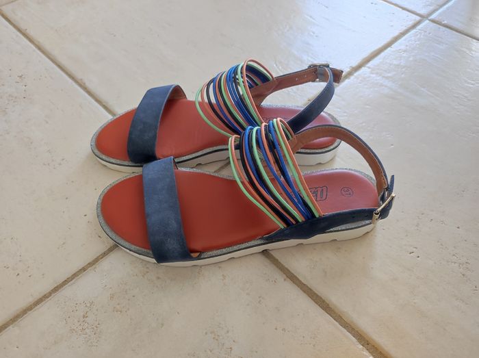 Sandales, nu pieds, pointure 37 marque Azur très bon état