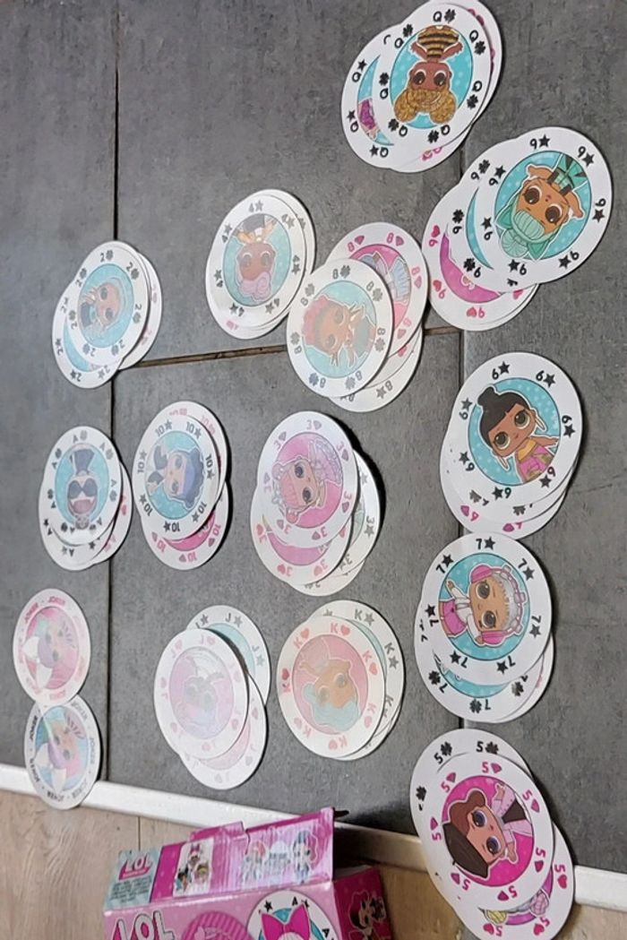 Jeu de 54 cartes geantes LOL Surpise, complet dans la boite - photo numéro 5