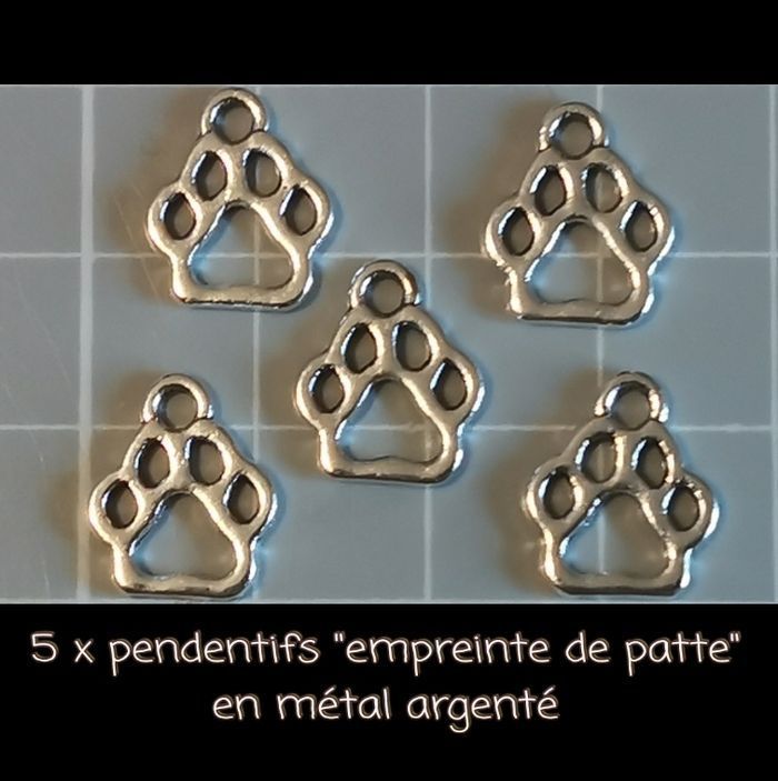 5 x pendentifs "empreinte de patte" en métal argenté