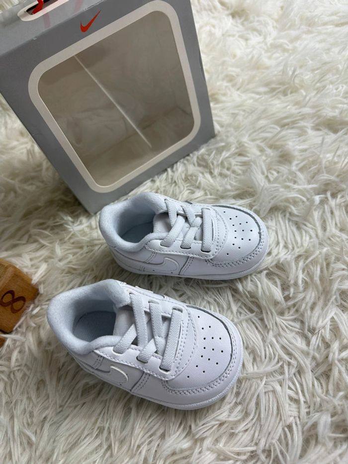 Paire de basket bébé nike force 1 crib taille 18,5 - photo numéro 3