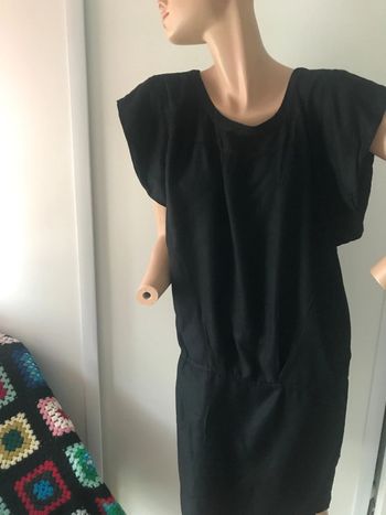 Robe fluide noire manches structurées 36