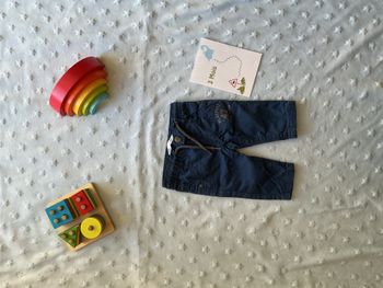 pantalon doublé bleu lien de serrage inscription sur la jambe 3 mois gémo