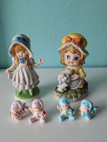 Figurines fillette et bébé 