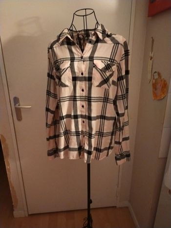 Jolie chemise à carreaux peu porté