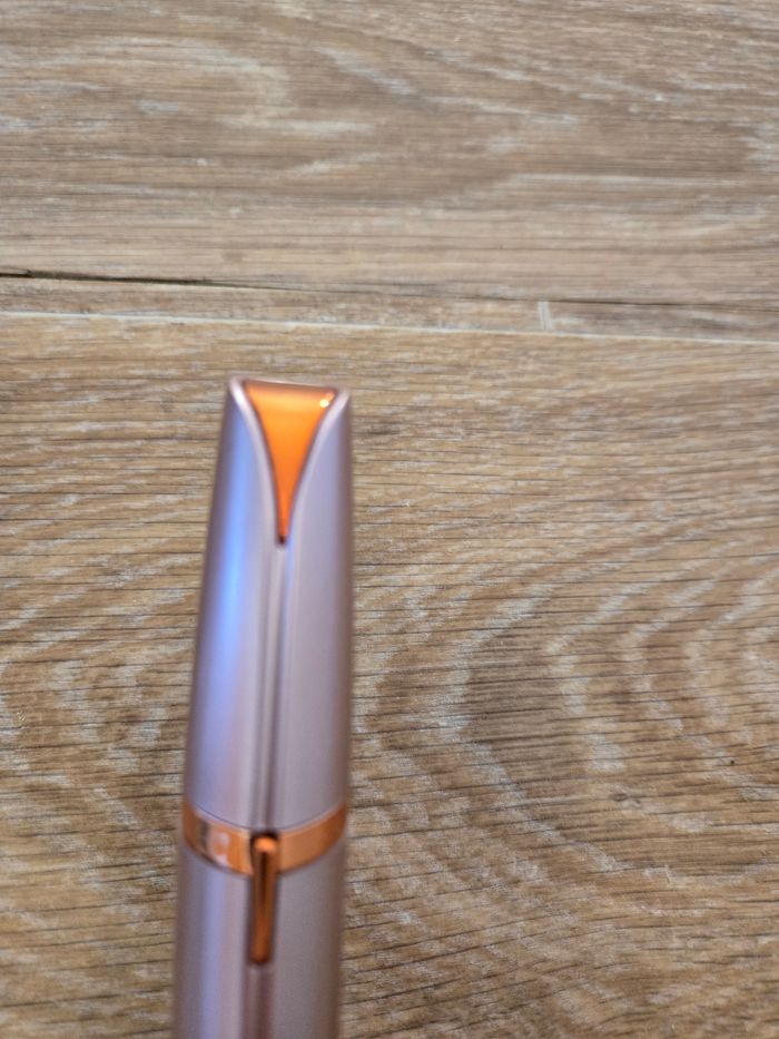 Épilateur électrique de sourcil - photo numéro 2