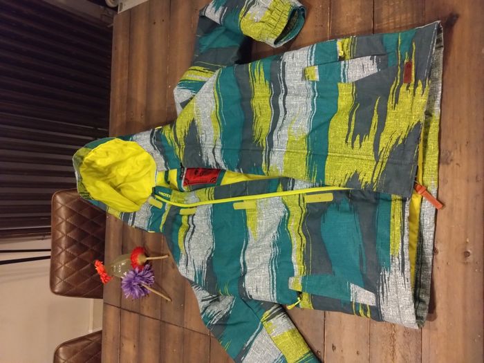 Parka Protest vert et jaune garçon 12-13 ans – Capuche – Très bon état - photo numéro 2