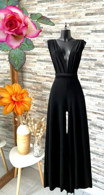 Superbe combinaison d’été noire dos nu positions diverses