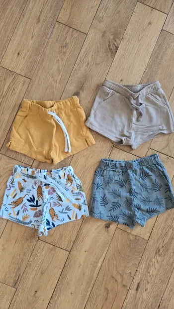 Lot 4 shorts garçon Kiabi - 12 mois