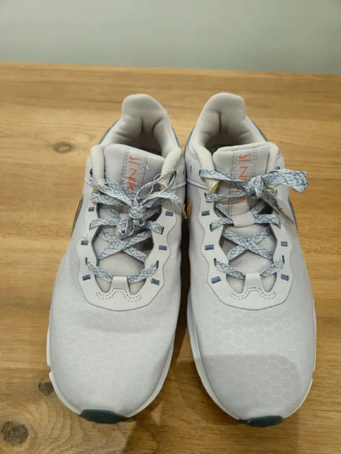 Nike Legend Essential 2 taille 40 parfait état - photo numéro 6