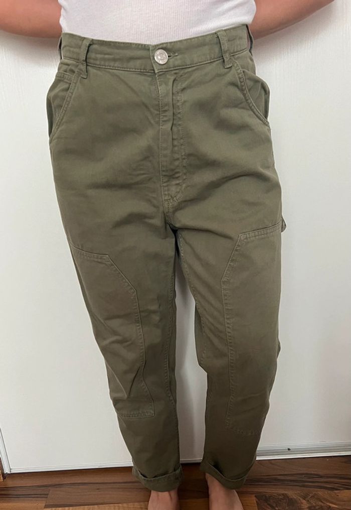 Pantalon kaki ZARA – Taille 42 – Baggy cargo tendance 🟢